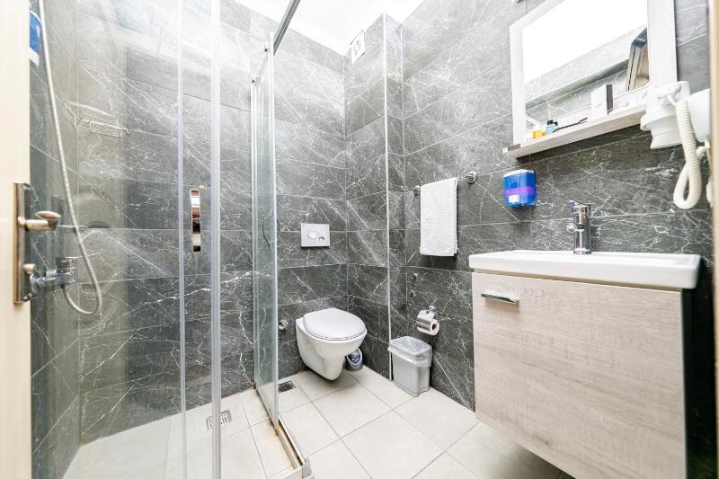 Triple Room image 3