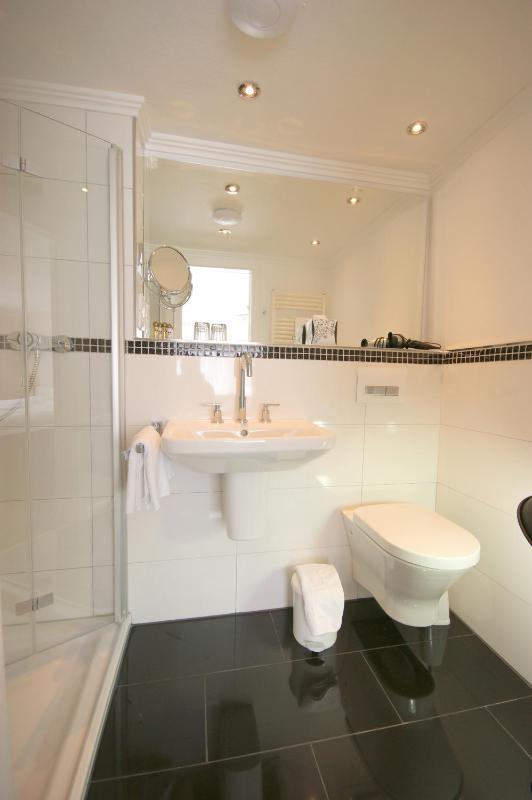 Double Room with Sea View image 3