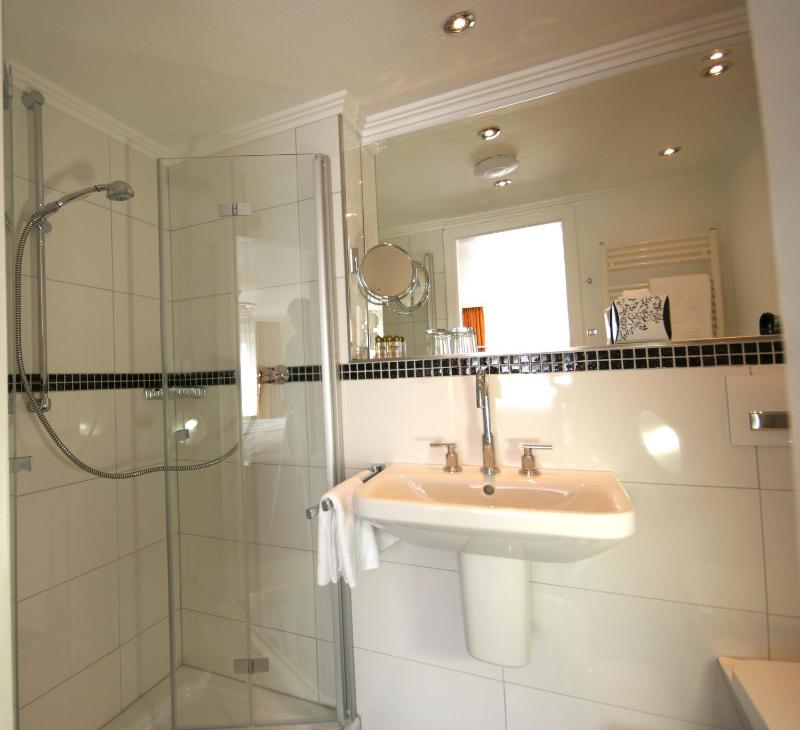 Double Room with Sea View image 4