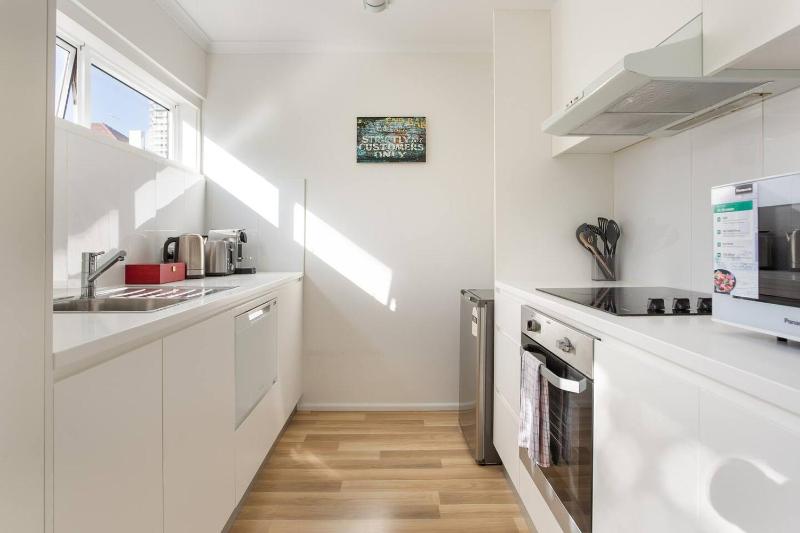 Central and Secluded - Potts Point Paradise with Pool - image 11