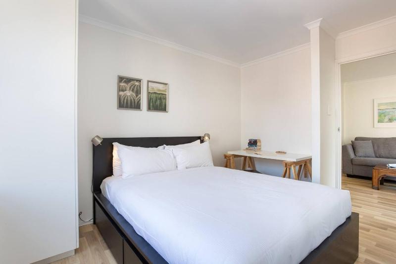 Central and Secluded - Potts Point Paradise with Pool - image 13