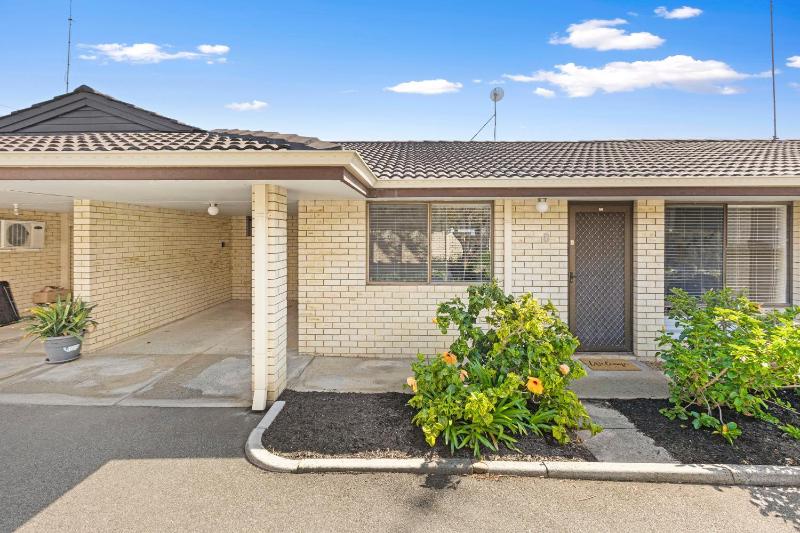 Coastal convenience! Walk to the shops & cafes... - image 16