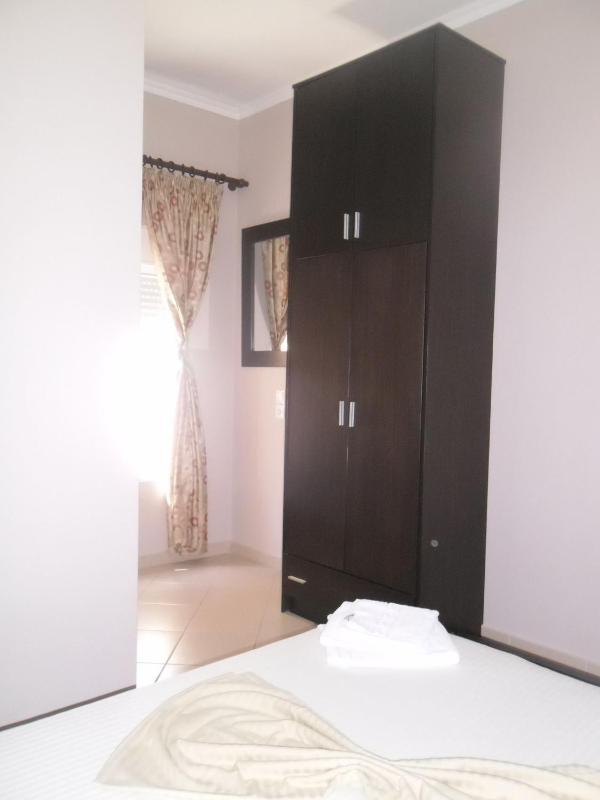 Basic Double Room image 4
