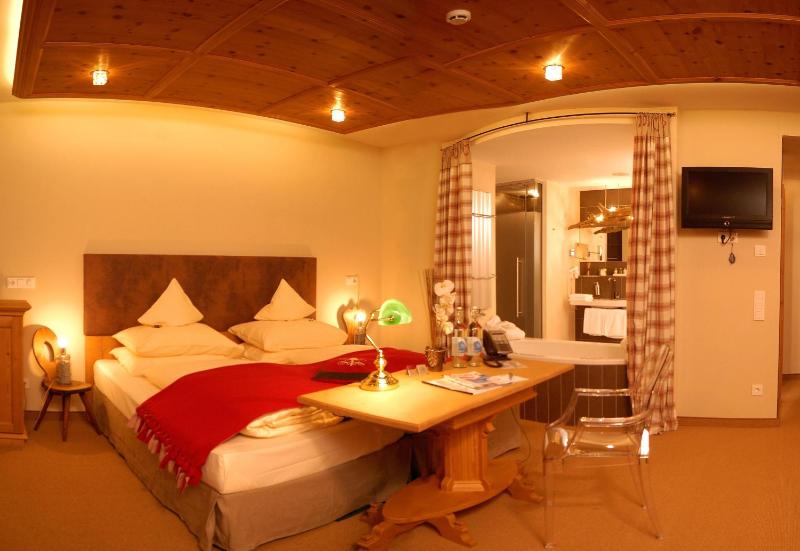 Deluxe Double Room image 1