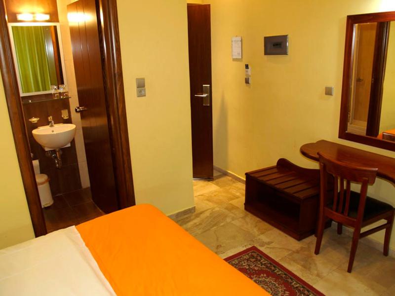 Economy Double Room - Ground Floor image 3
