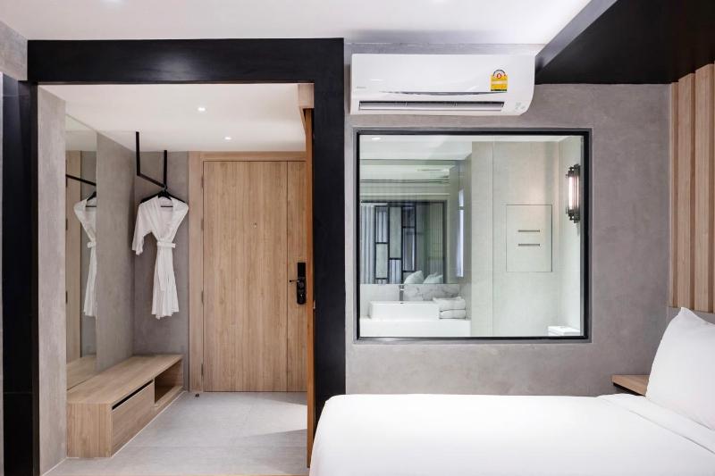 Deluxe Double Room image 3
