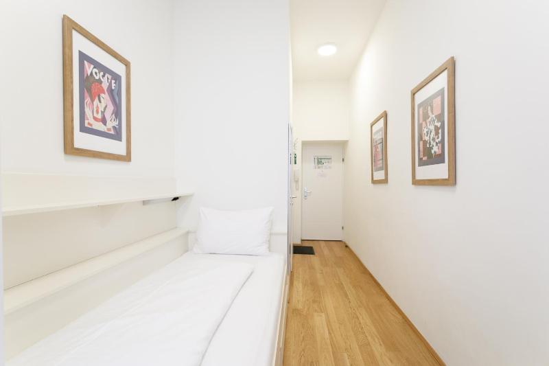 Riess City Rooms - Self Check-in - image 8