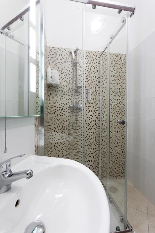 Single Room with Private Bathroom image 4