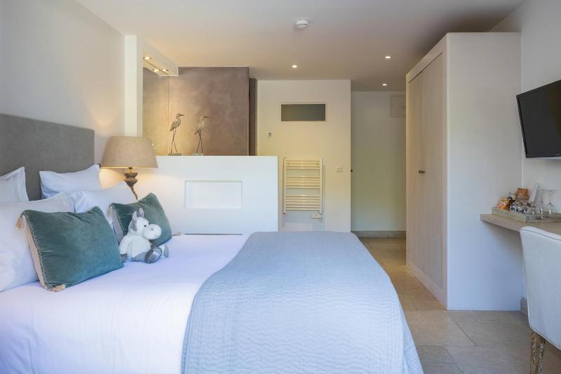 Small Double Room image 1