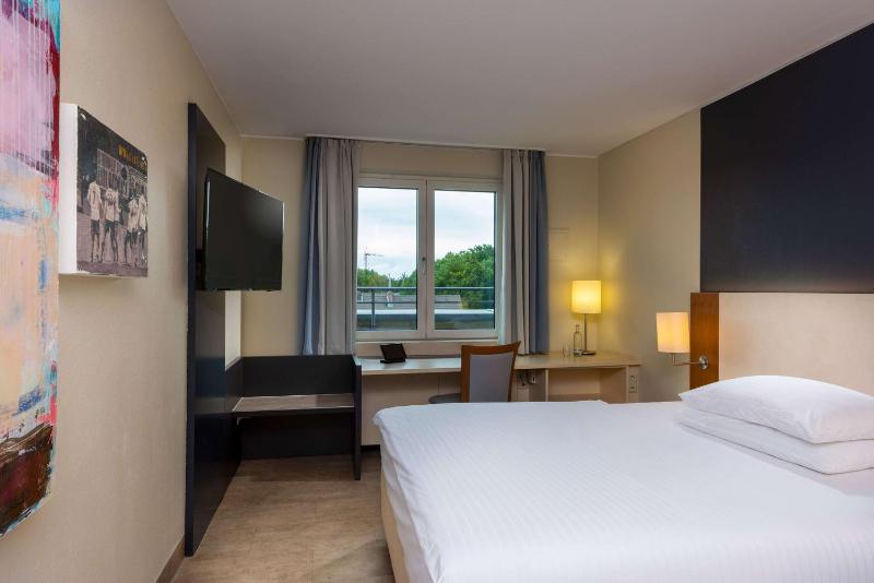 Essential Room With Single Bed image 1