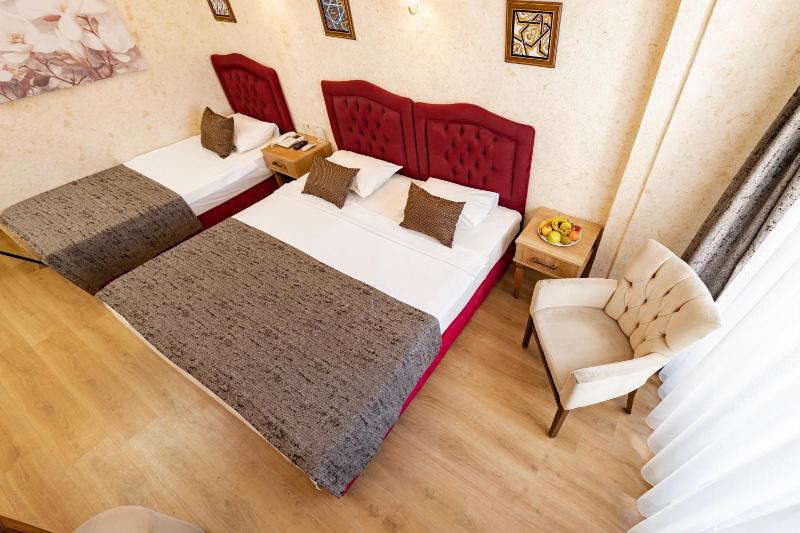 Triple Room image 2