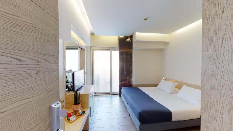 Single Room with Balcony image 4