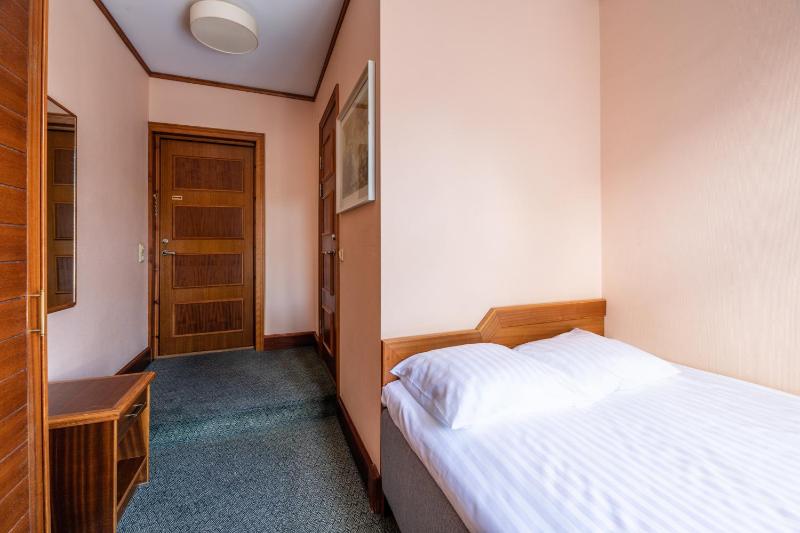 Single Room image 4