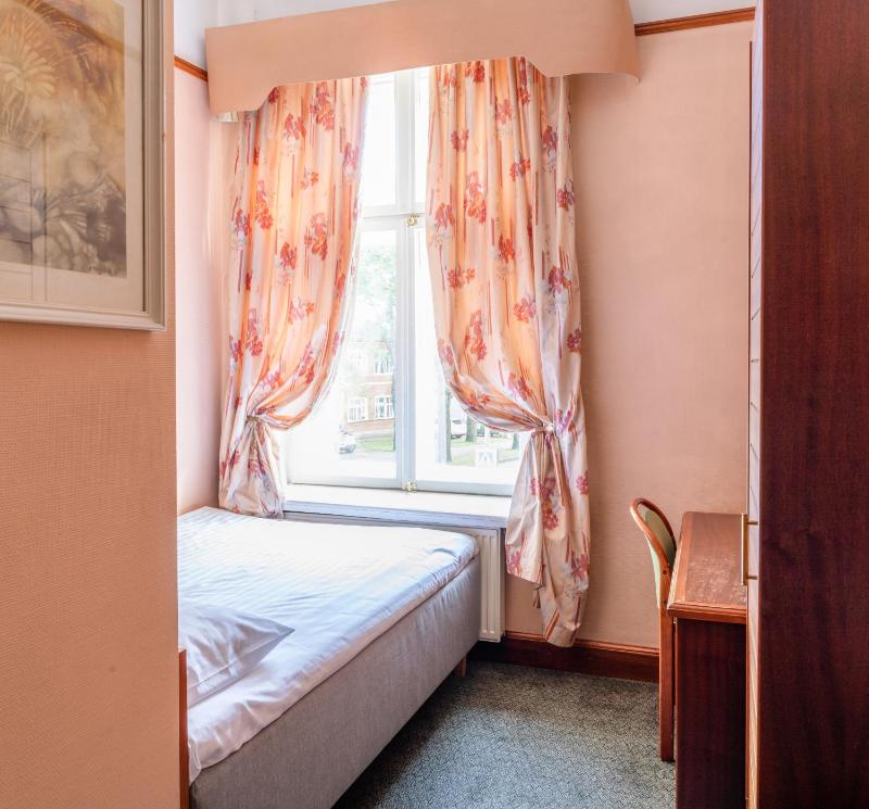 Single Room image 3