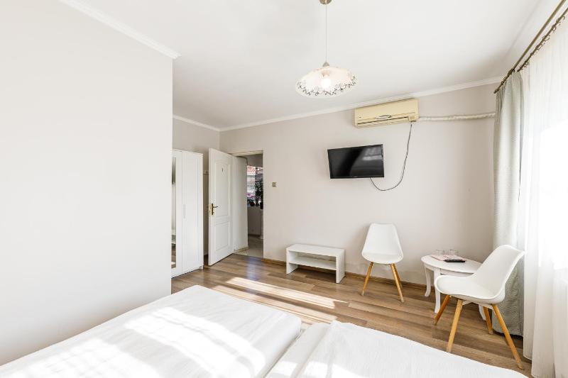 Double or Twin Room image 3