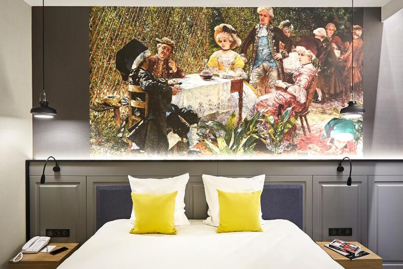 Classic Double Room with City or Cathedral View image 1