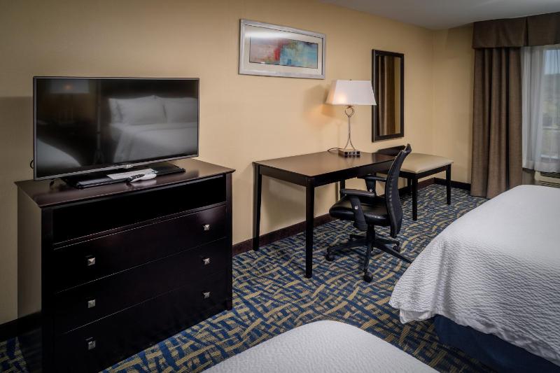 Queen Room with Two Queen Beds - Hearing Accessible/Non-Smoking image 3