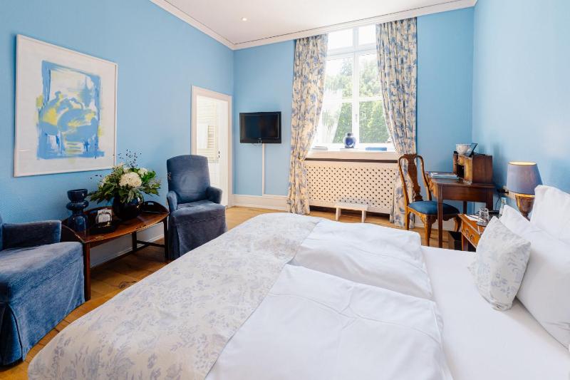 Classic Double Room image 3