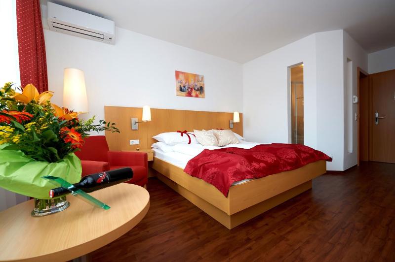 Double Room image 1