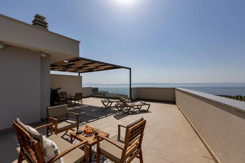 Luxury villa Mae in Makarska pool and gym - image 26