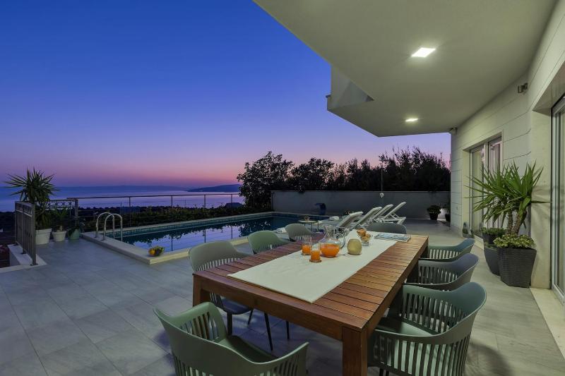 Luxury villa Mae in Makarska pool and gym - image 23