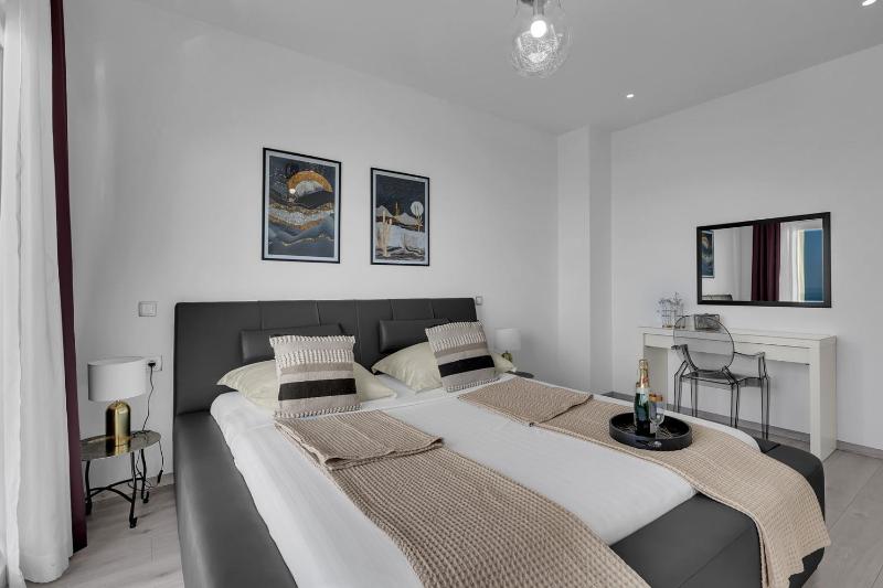 Luxury villa Mae in Makarska pool and gym - image 18