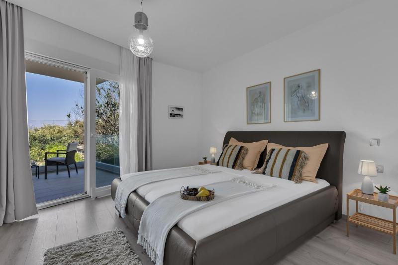 Luxury villa Mae in Makarska pool and gym - image 7