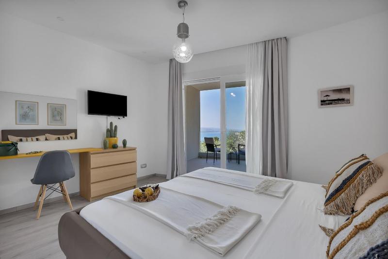 Luxury villa Mae in Makarska pool and gym - image 20