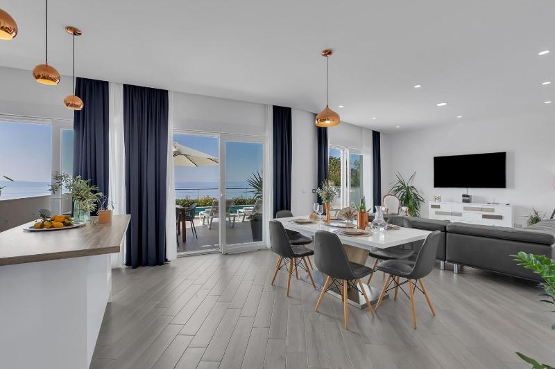 Luxury villa Mae in Makarska pool and gym - image 27