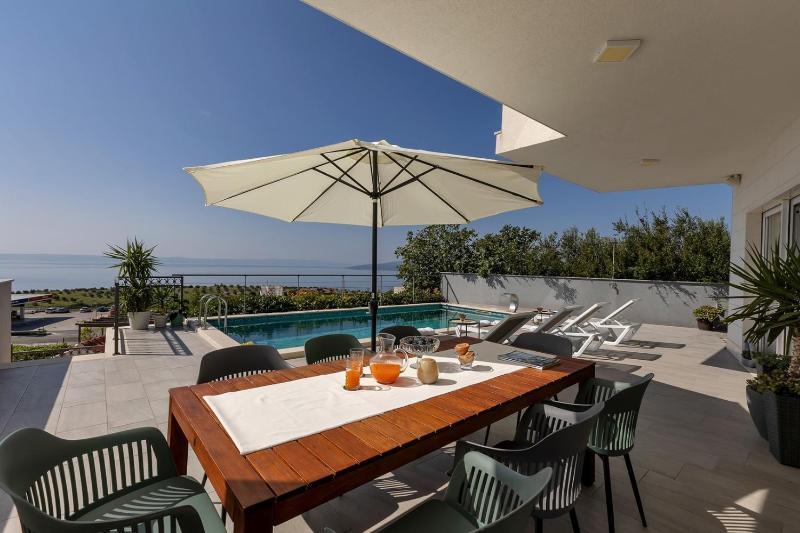 Luxury villa Mae in Makarska pool and gym - image 1