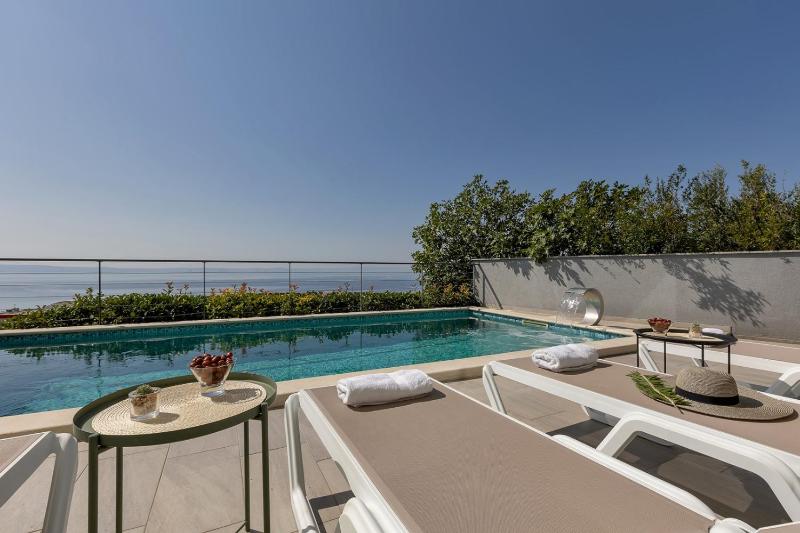 Luxury villa Mae in Makarska pool and gym - image 13
