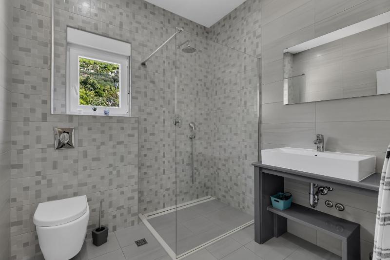Luxury villa Mae in Makarska pool and gym - image 8