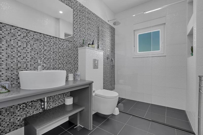 Luxury villa Mae in Makarska pool and gym - image 24