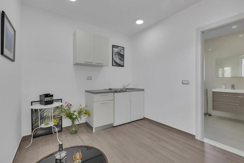 Luxury villa Mae in Makarska pool and gym - image 10