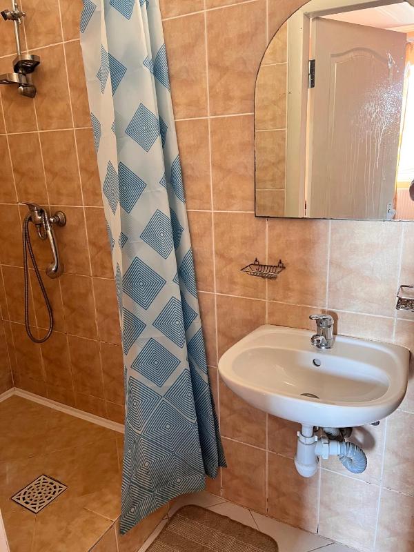 Standard Double Room image 3