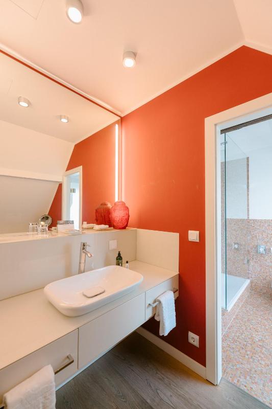 Classic Double Room image 2