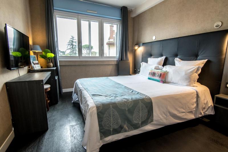Standard Double Room image 1