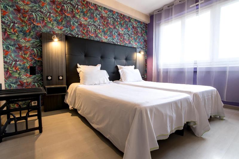 Twin Room image 2