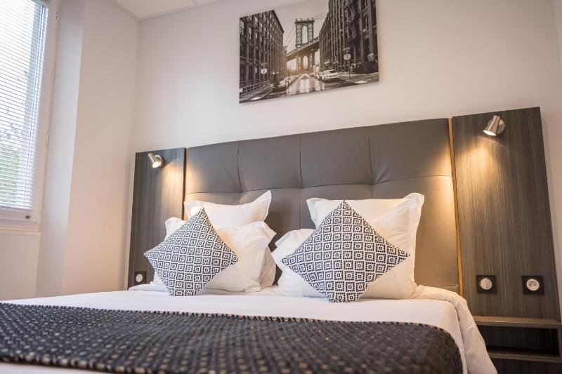 Superior Queen Room image 4
