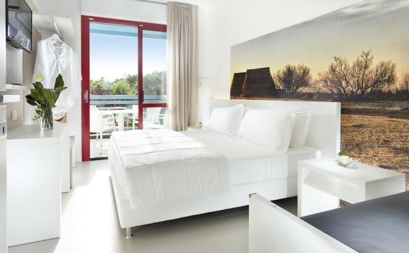 Deluxe One-Bedroom Apartment (4 Adults) image 3