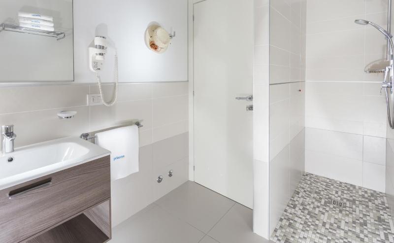 Deluxe One-Bedroom Apartment (4 Adults) image 2