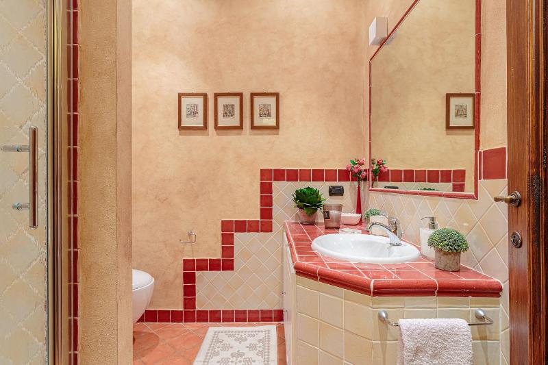 Casa Rosemary Convenient 3 bedrooms flat in central Lucca with air conditioning - image 2