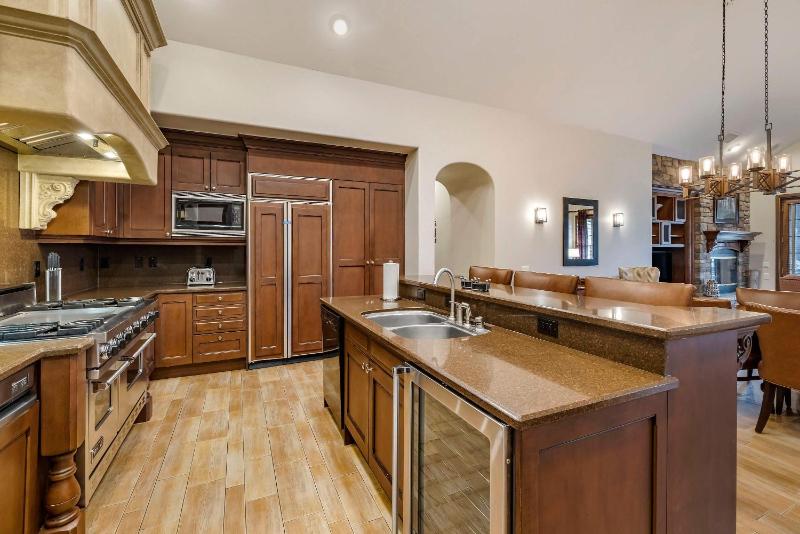 Three-Bedroom Suite image 4