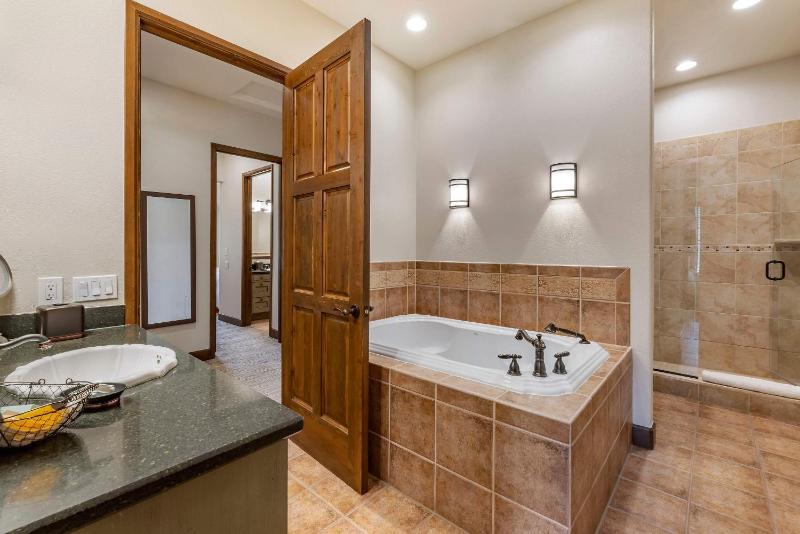 Three-Bedroom Suite image 3