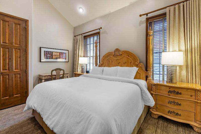 Three-Bedroom Suite image 2