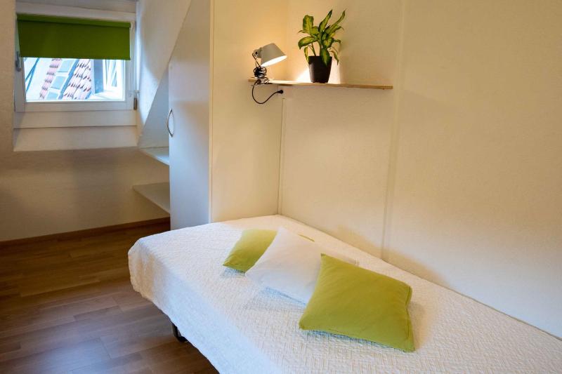 Standard Double Room with Shared Bathroom image 4
