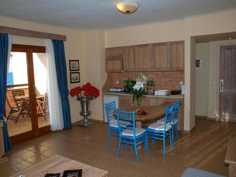 Deluxe One-Bedroom Apartment image 4