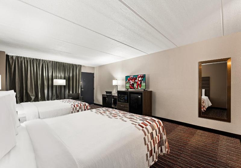 Deluxe Room with Two Queen Beds Non-Smoking image 4