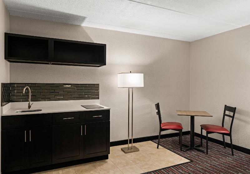 Suite King with Kitchenette Non-Smoking image 3