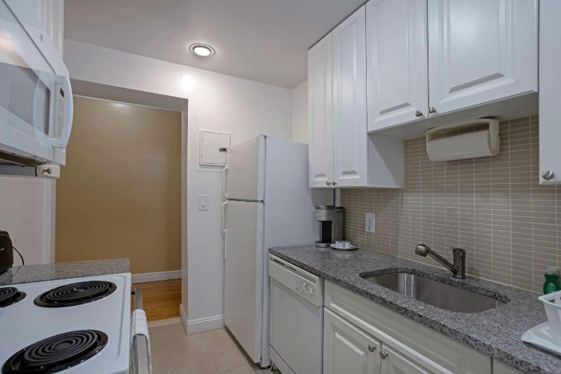 Apartment with Queen Bed image 4
